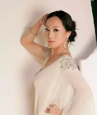 「章小蕙」香港第一“败家女”,败光两位亿万富翁,欠下巨额债款,如今翻盘