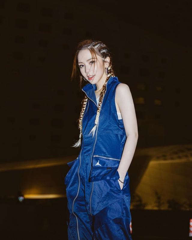 邓紫棋|邓紫棋夺金曲奖，扬眉吐气发长文，用歌词暗讽无良老东家