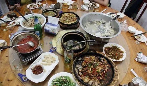 「癌细胞」这5种不能二次加热的食物，吃不完就直接扔掉，别再盲目节约了