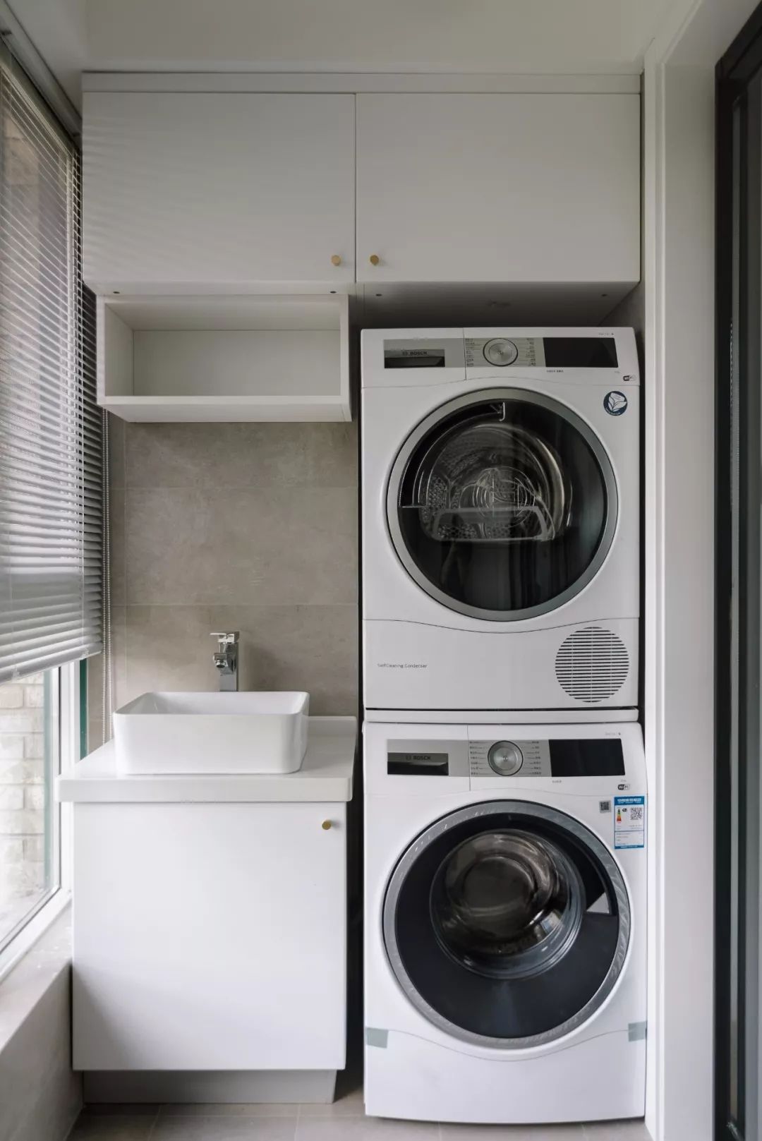 没阳台的衣服怎么晒？洗衣机+烘干机，方便又舒适！
