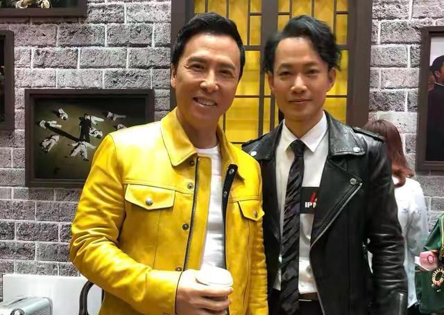 敖嘉年|47岁香港男演员送外卖：时代抛弃我的时候，连一声再见都没说