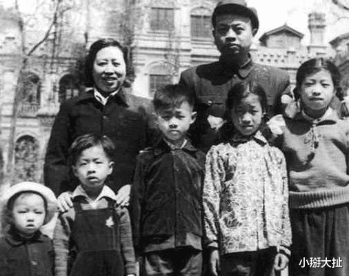 「王小波」1997年,写了29年“黄色小说“的王小波撞墙身亡,葬礼无同行肯送