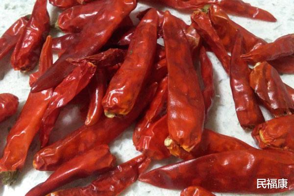 『饮食』为什么有的女性腋下干干净净，有的女性腋毛很旺盛？暗示了什么？