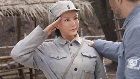 彭丹@25年前，彭丹一张裸照“叫价”25万美元，网友：她是性感的代言人