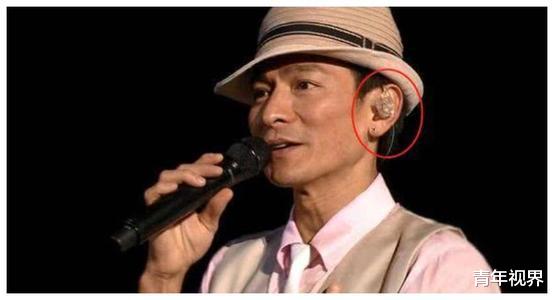「演唱会」演唱会上,原来歌手耳朵里戴的不是“耳机”,看完涨知识了