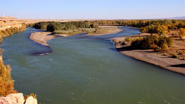 ▲我国唯一一条向西的河流，暗藏多种稀有资源，还有“银水”之美称