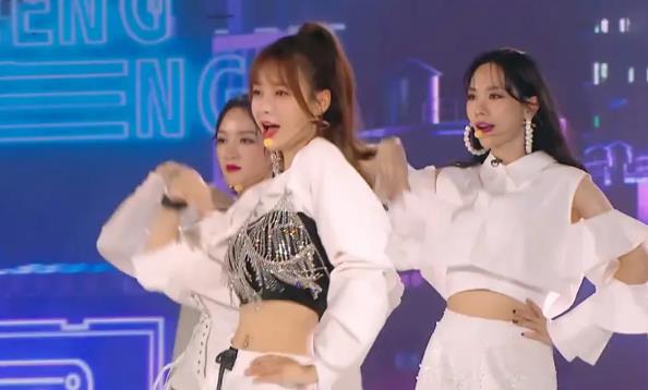 [万茜]《浪姐》节目组求生欲有多强？主题曲站位有讲究，万茜不是初C