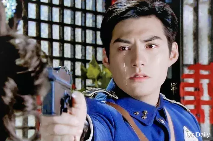 「钟汉良」钟汉良和小16岁谭松韵“官宣恋情”，我却想起当年的绝世白月光……