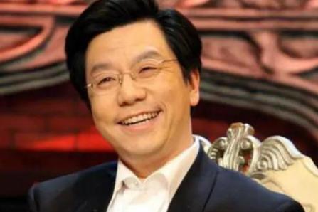 李开复▲他在美国赚了27年美金，拒绝改美籍后，转身将864家公司搬回中国