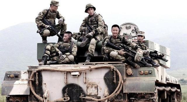 镜头背后|这个电影光替身就死了3个,一共去了10个国家,网友们:导演疯了?