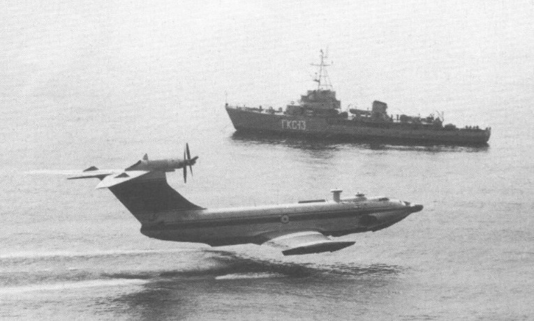 #飞行器#装备了8台发动机，起飞重量达500吨，美国航母遇到它都得绕道走