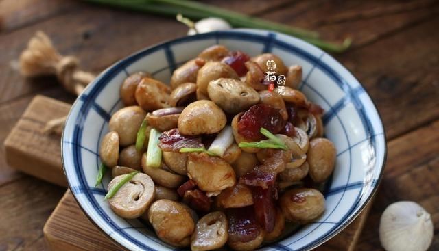 草菇|这菜一年四季都不贵,双倍高蛋白,比猪肉牛肉好,孩子长个正需要
