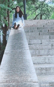 |“弟弟的女同学才上初一，就这么早熟了？”哈哈哈哈哈...真是让人羡慕啊～