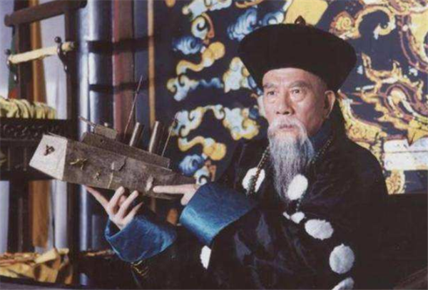 李鸿章|曾国藩为子孙留下勤俭家风，李鸿章留下巨额财产，百年后效果如何