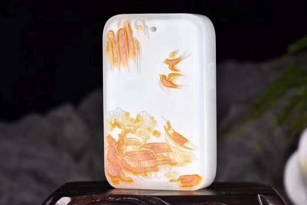 翡翠▲翡翠与和田玉有什么区别？哪个价格更高？