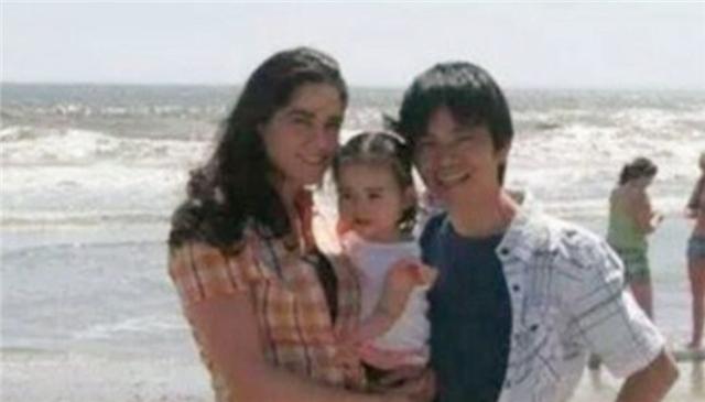 小志的历史观点|12年前美国外教爱上大9岁中国保安，曾轰动一时，现在咋样了？