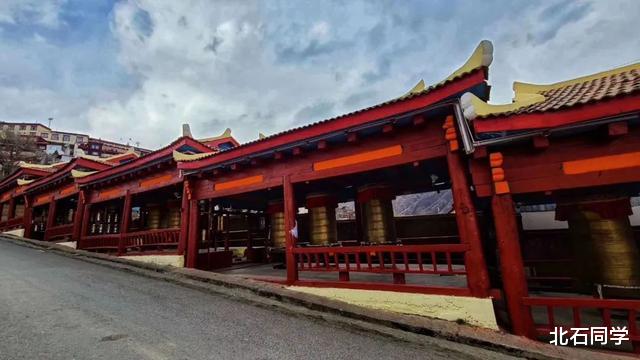 「色达」疫情后的旅行，川西自驾全攻略，看墨石奇观、震撼贡嘎、天堂色达