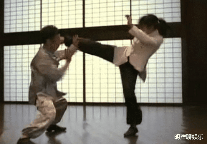 周星驰▲周星驰唯一一部堪称史诗级烂片，豆瓣评分仅为3.8，连他自己都从不提起