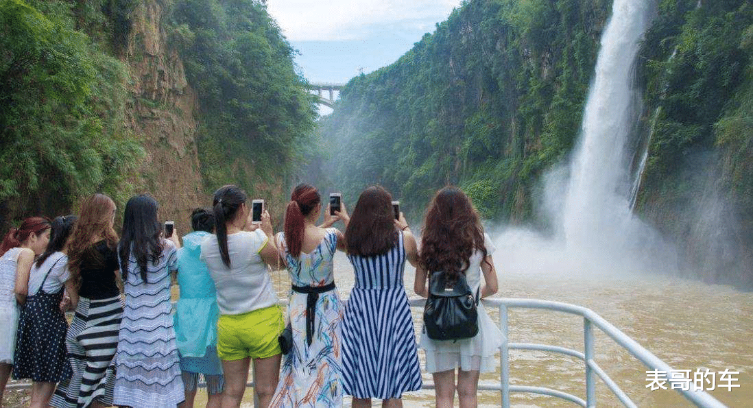 旅行|中国式旅游图鉴：“上车睡觉，下车拍照”，毕竟“来都来啦”