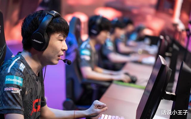lpl|小花生道歉：真的很对不起，明年一起加油！狼行道歉只发了4个字