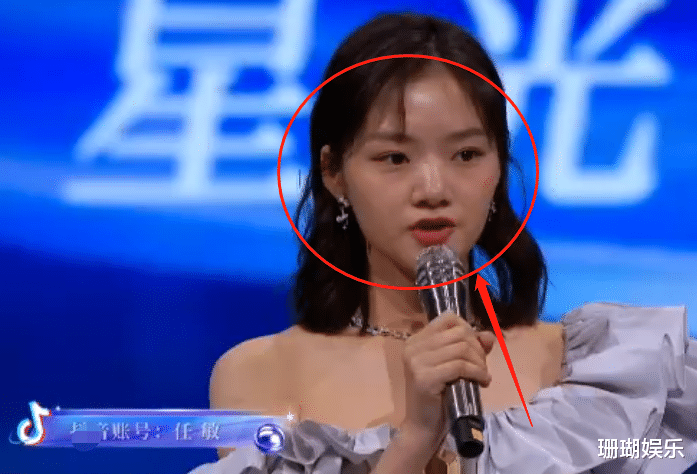 任敏|袁冰妍任敏同台领奖，二人身高只差1cm，气质差距却全在天鹅颈上