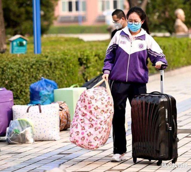 宿舍|大一新生开学，这4样东西要提前准备好，别等到了宿舍才后悔