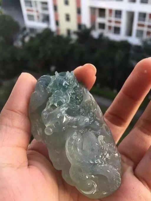 【翡翠】8000淘的莫西沙翡翠原石，转手卖了3万别说我暴力