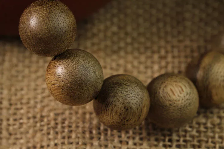 沉香手串|怎样使沉香手串让其香味不变淡，如何保养！