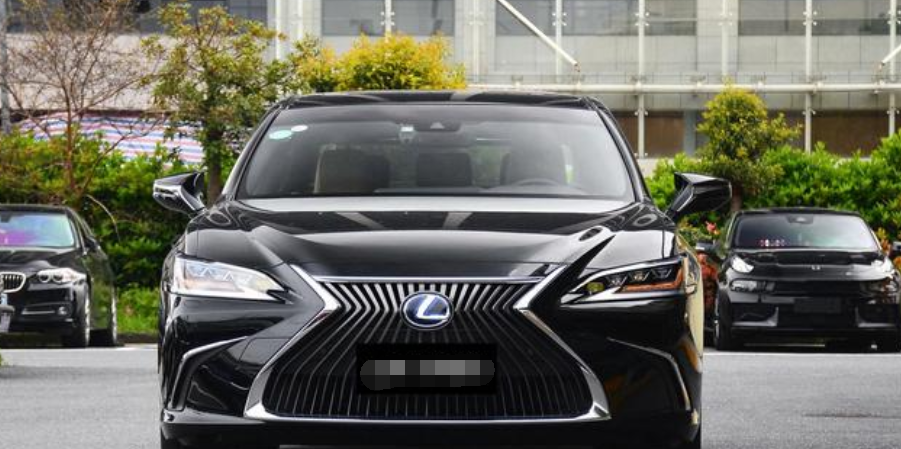 雷克萨斯ES▲雷克萨斯ES都不到30万了，还不香？比A6L便宜6万多，关键还保值