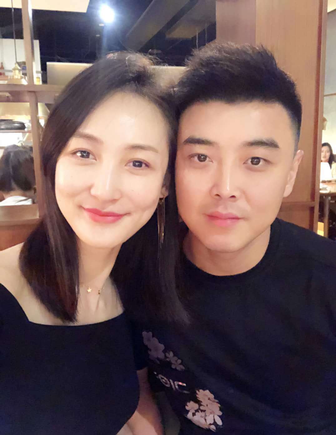 王皓|她是国乒太太团中最美的，嫁给国乒最帅队员，因穿着大胆被人熟知