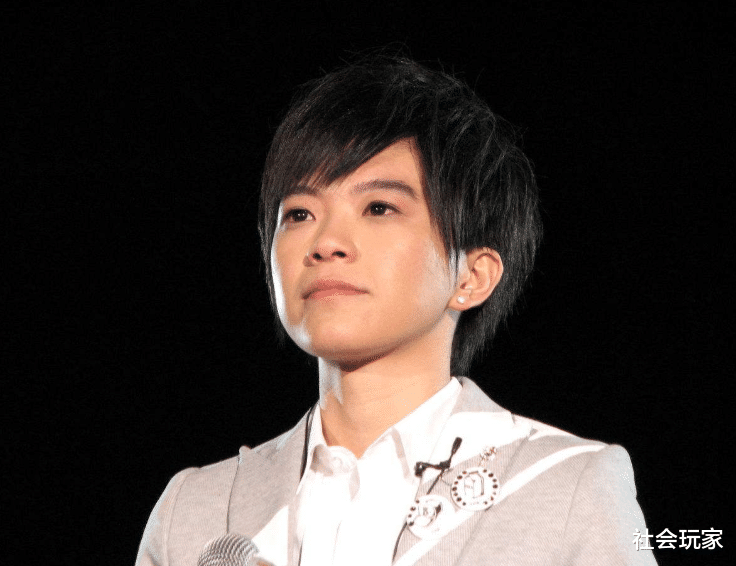 华语乐坛|华语乐坛的损失，她的歌曾红得发紫，声音难辨雌雄，现成街头歌手