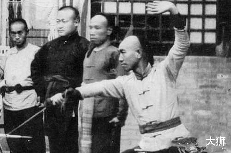 咳嗽|老年间，江湖有个“挑遁子汉”，仅凭一粒小药丸，便可大把赚钱