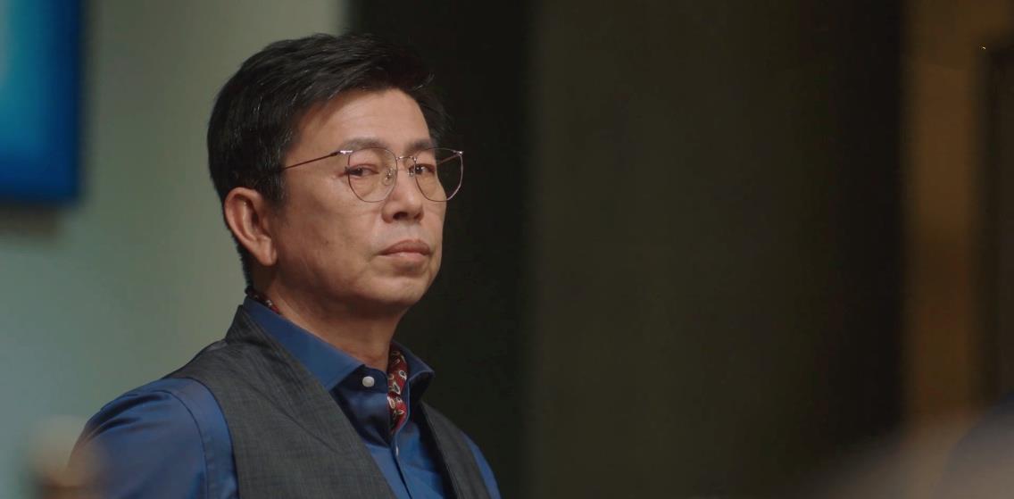 王自健|《三十而已》漫妮遇贵人，比梁正贤更有钱，王自健并不是最终归宿