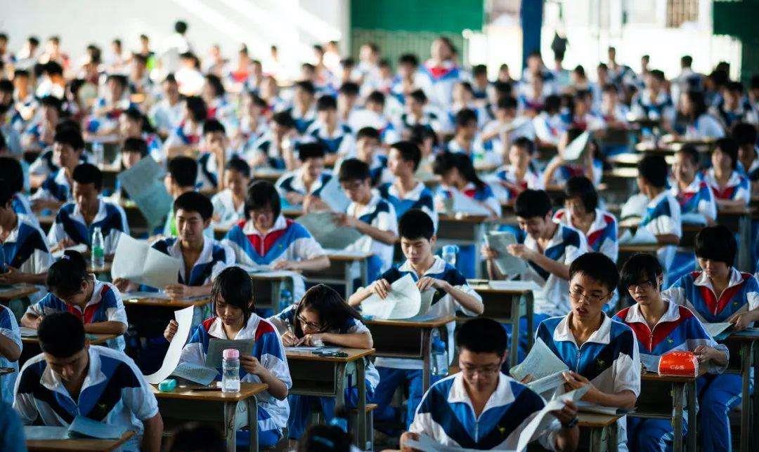 00后:43年前的高考试卷曝光,00后:这么简单,我也能上“重点大学”了