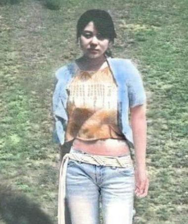 ▲花季少女行刑前，突然主动张开嘴，众人不解，行刑士兵却懂了