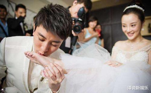 贾乃亮|贾乃亮激动到下跪，只因获得新封号，网友: 李小璐后悔已晚