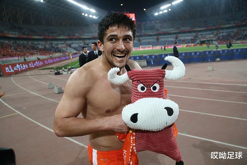 李铁：李铁妥协！3归化入选卓尔球员被放弃，前锋为何还要废柴