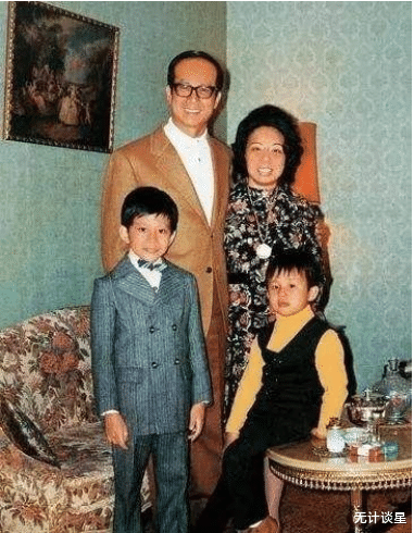 李嘉诚|1990年庄月明去世，李嘉诚为她建造的楼，为何电梯只能上不能下？