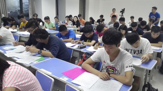 【法学】大学里最忙的三个专业，忙到都没时间恋爱，但毕业后能拿高薪