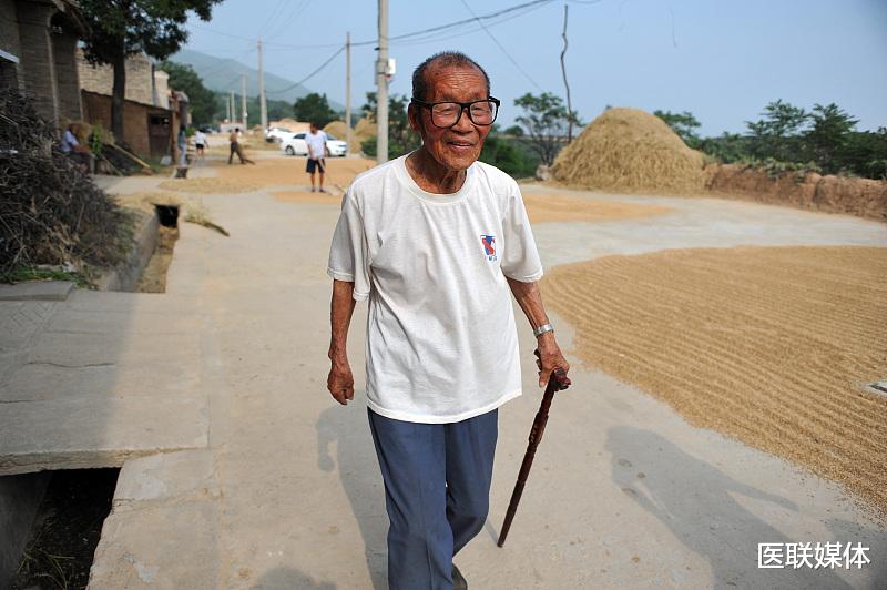 疾病|年纪大了，身上为何有“老人味”？教你3个方法远离