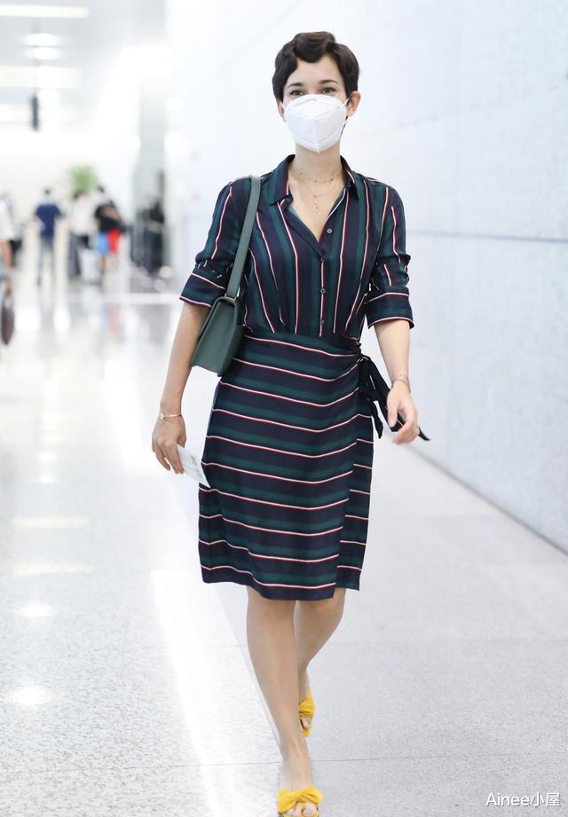 马甲|卢靖姗太适合短发了,背心配马甲牛仔裤,女强人气场却掩盖不住