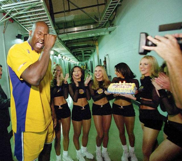 「啦啦队」NBA明文规定，禁止球员和啦啦队员交往，那么CBA呢？