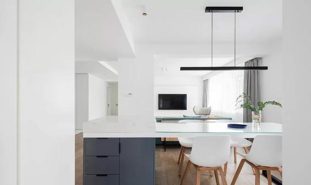 @135㎡婚房,4居改3居,交互式客餐厅,果然越简单越耐看