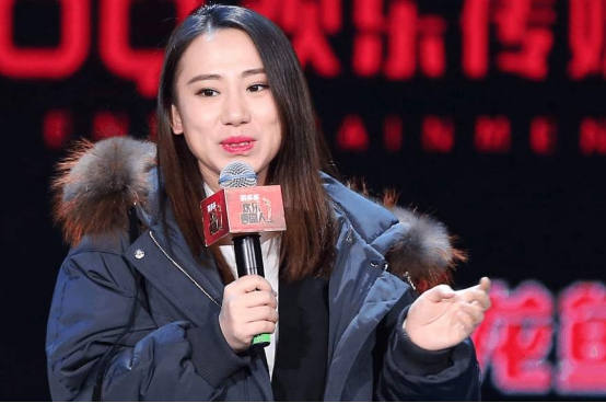 春晚|22岁登上春晚舞台，成名了开百万豪车，却抛弃了丈夫和儿子