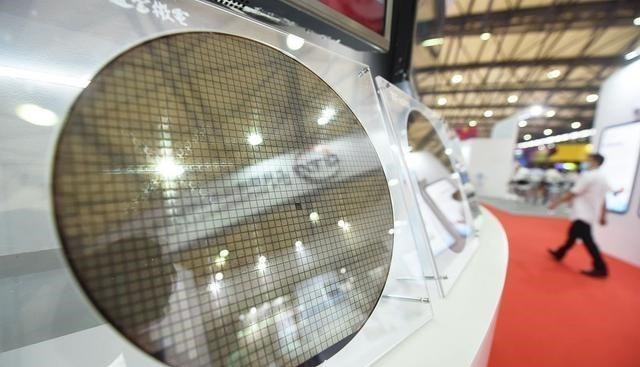 芯片|光刻技术，高纯度硅，两大难题相继被突破，国产芯片或将弯道超车