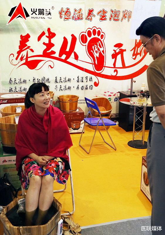痛经|女性痛经时，别老说“多喝热水”，这4个方法才是女生真正想要的