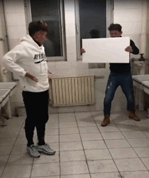 穿衣搭配|历史老师叫我去办公室帮她拿作业，对我这样做