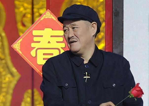 赵本山|2011年春晚《卖房》，1个失误范伟留下阴影，赵本山：我平不了这坑