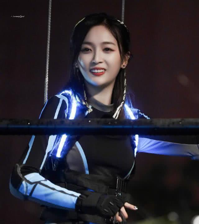 「吴宣仪」上综艺被停播，拍电视剧肖战也出事，吴宣仪真的流年不利啊