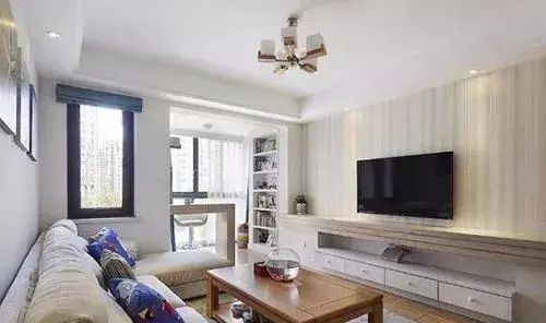 『』电视机挂墙上好还是放电视柜上？看完就别再纠结了，优劣一目了然